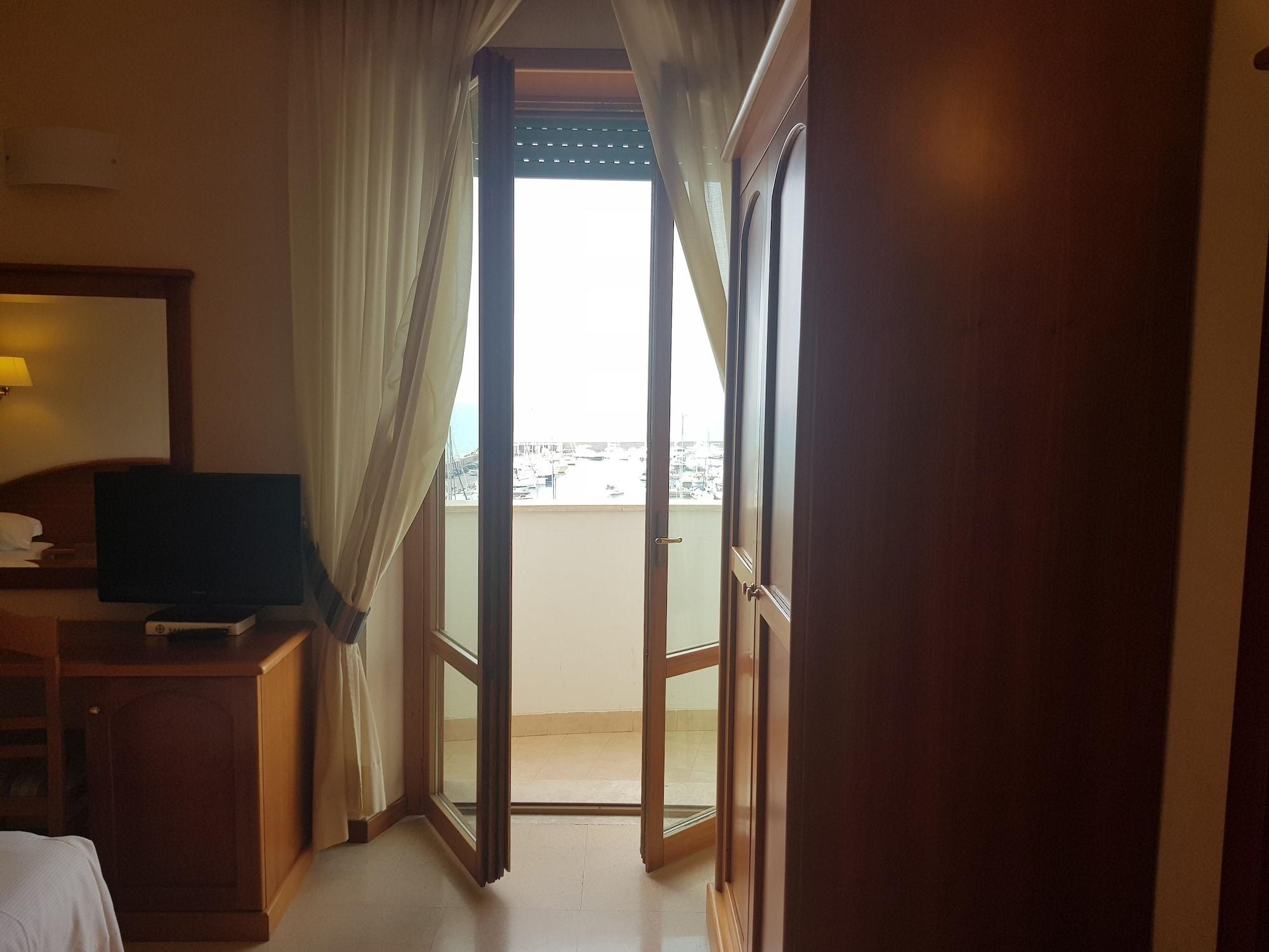 Hotel Astura Palace 4*