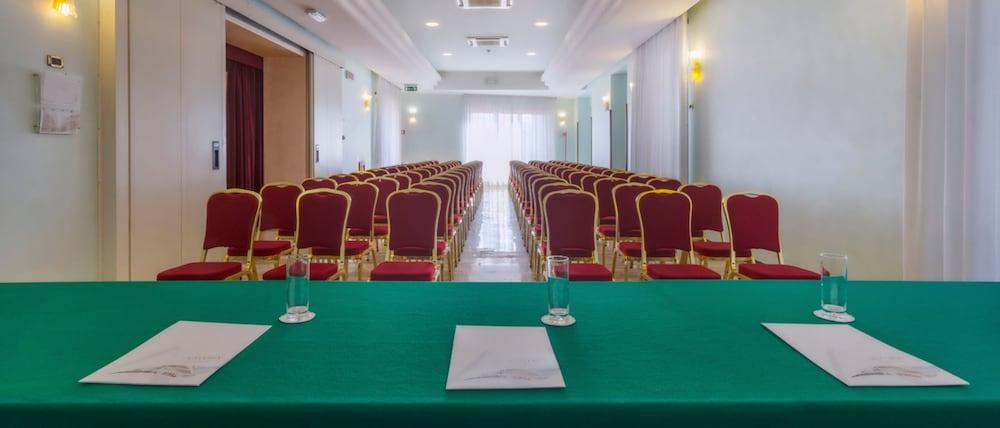 Astura Palace Hotel 4*